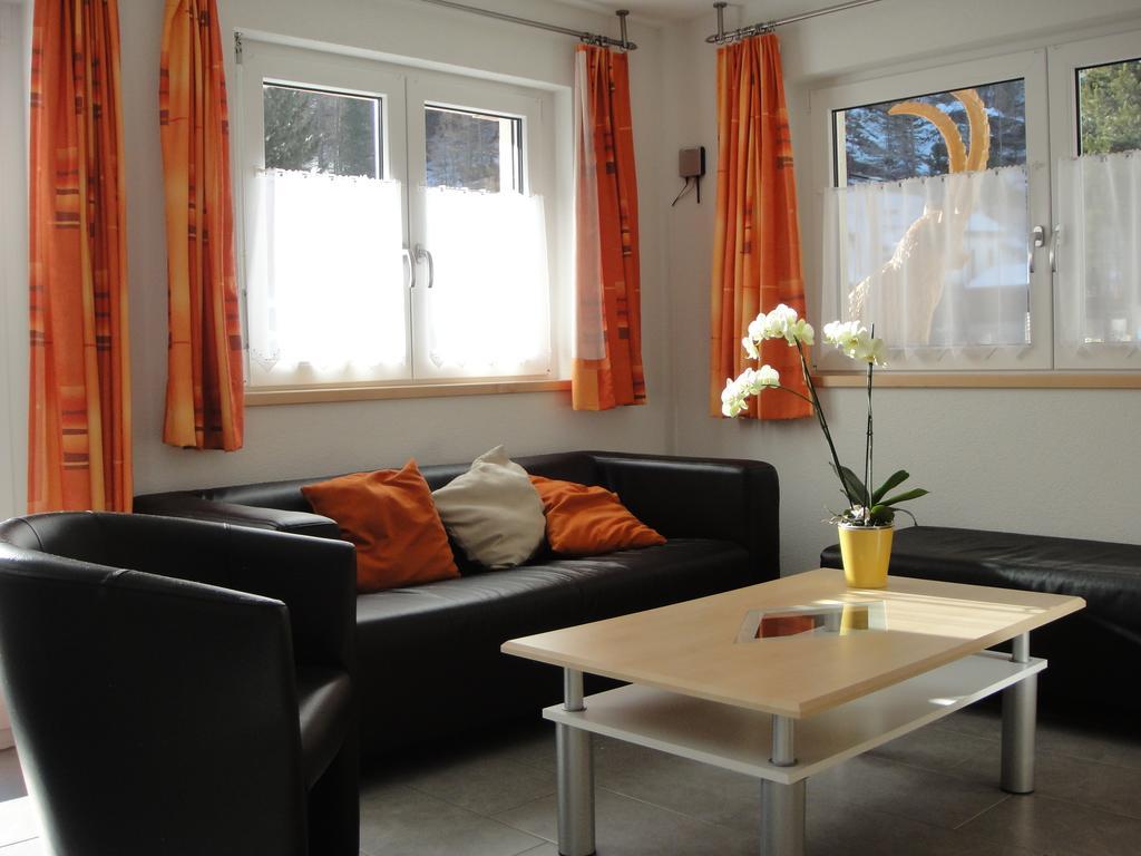 Apartmán Haus Alpenstern Saas-Grund Pokoj fotografie