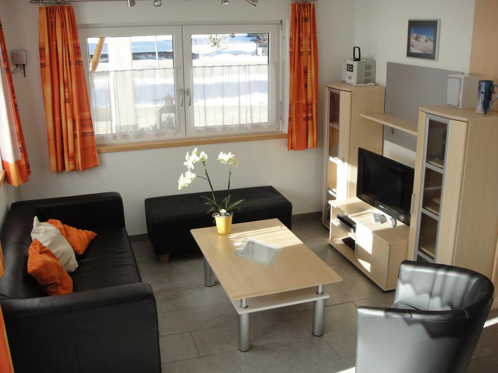 Apartmán Haus Alpenstern Saas-Grund Pokoj fotografie