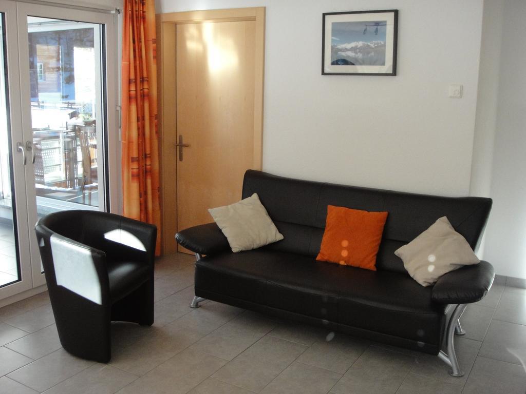 Apartmán Haus Alpenstern Saas-Grund Pokoj fotografie