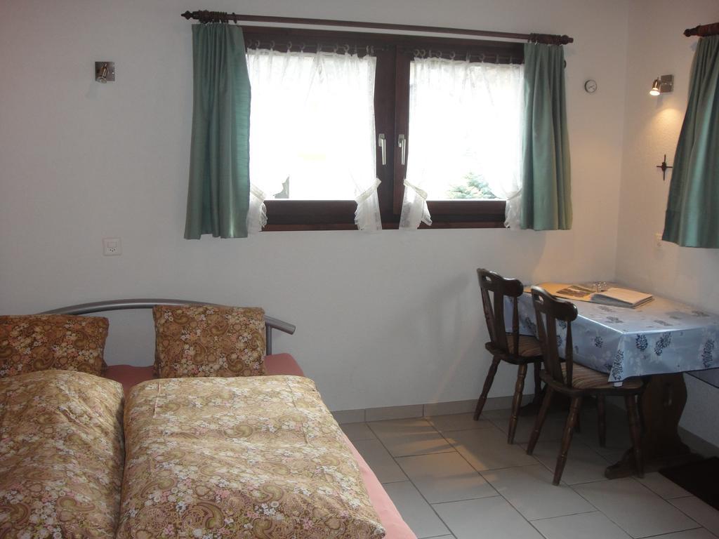 Apartmán Haus Alpenstern Saas-Grund Pokoj fotografie